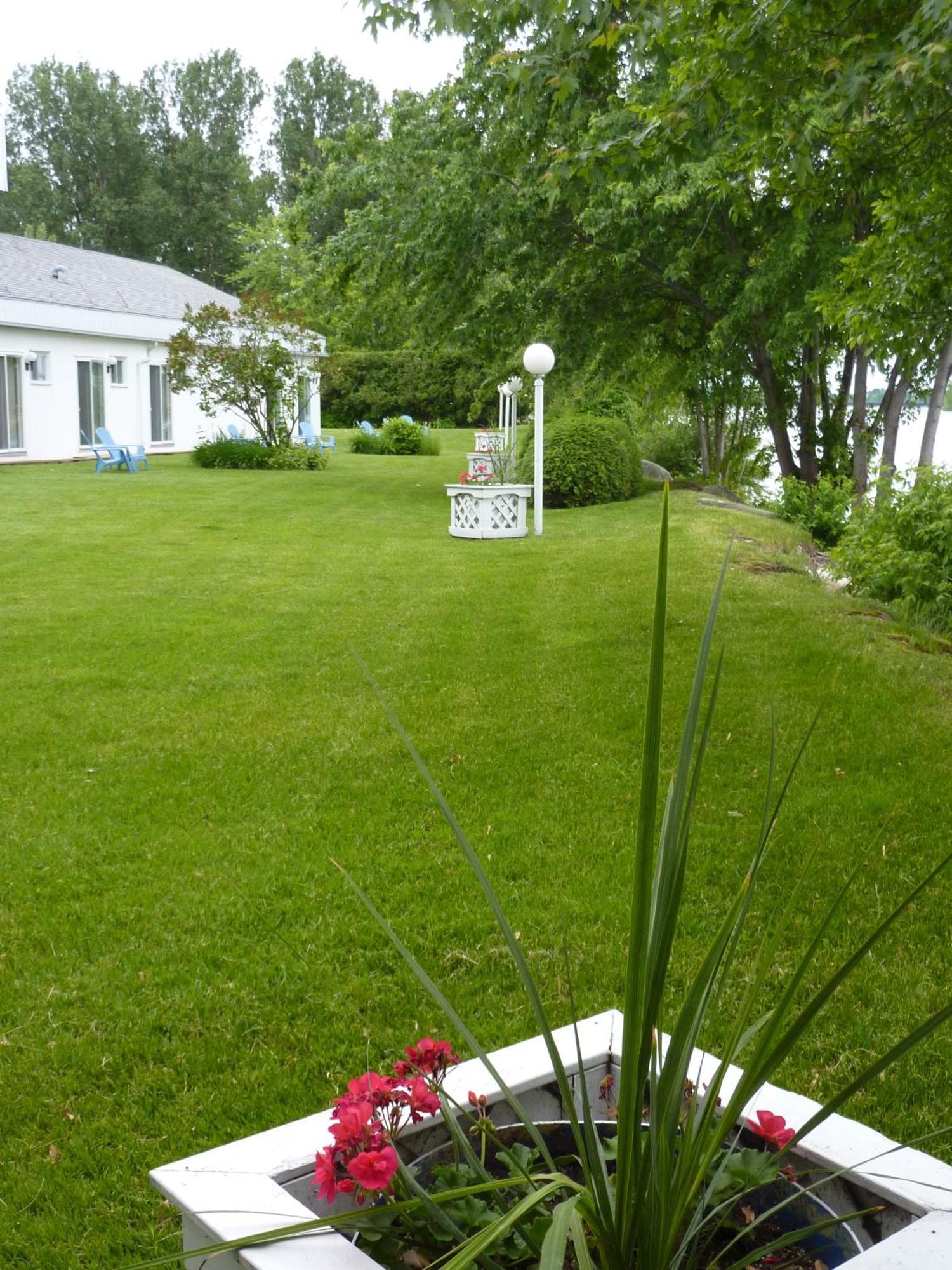 Motel Belle Riviere Saint-Jean-sur-Richelieu Exterior foto