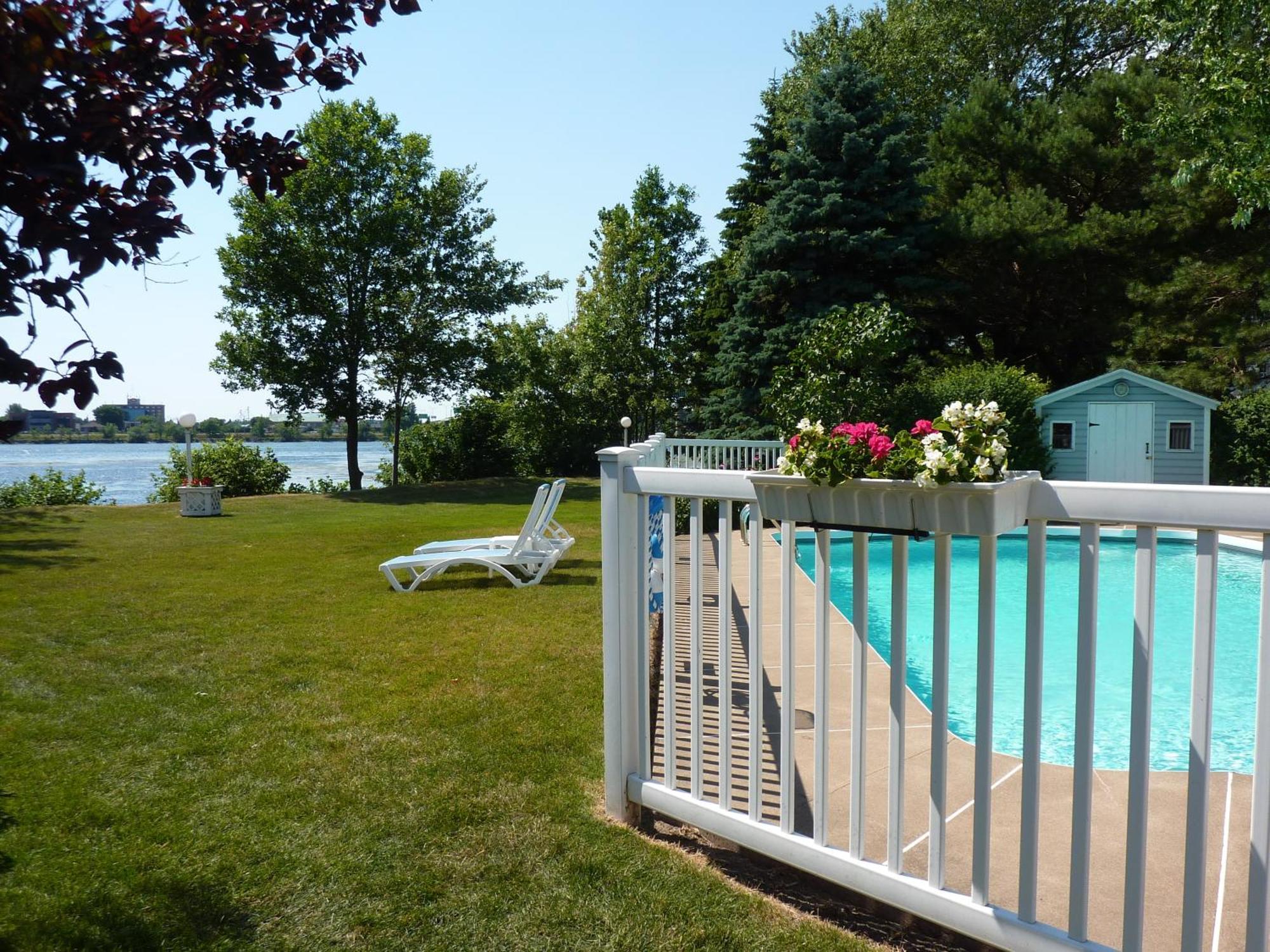 Motel Belle Riviere Saint-Jean-sur-Richelieu Exterior foto