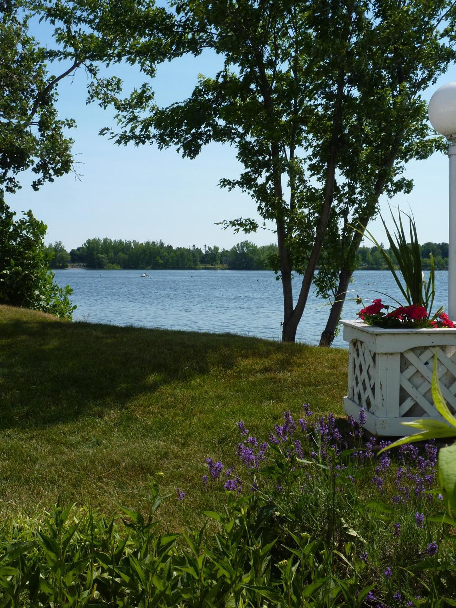 Motel Belle Riviere Saint-Jean-sur-Richelieu Exterior foto